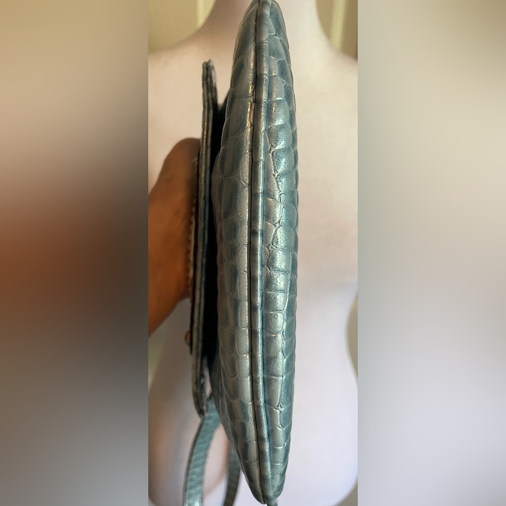 Pretty powder blue Kathy Van Zeeland crossbody bag - NWOT - Picture 15 of 15